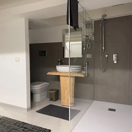 Maniace Apartment *